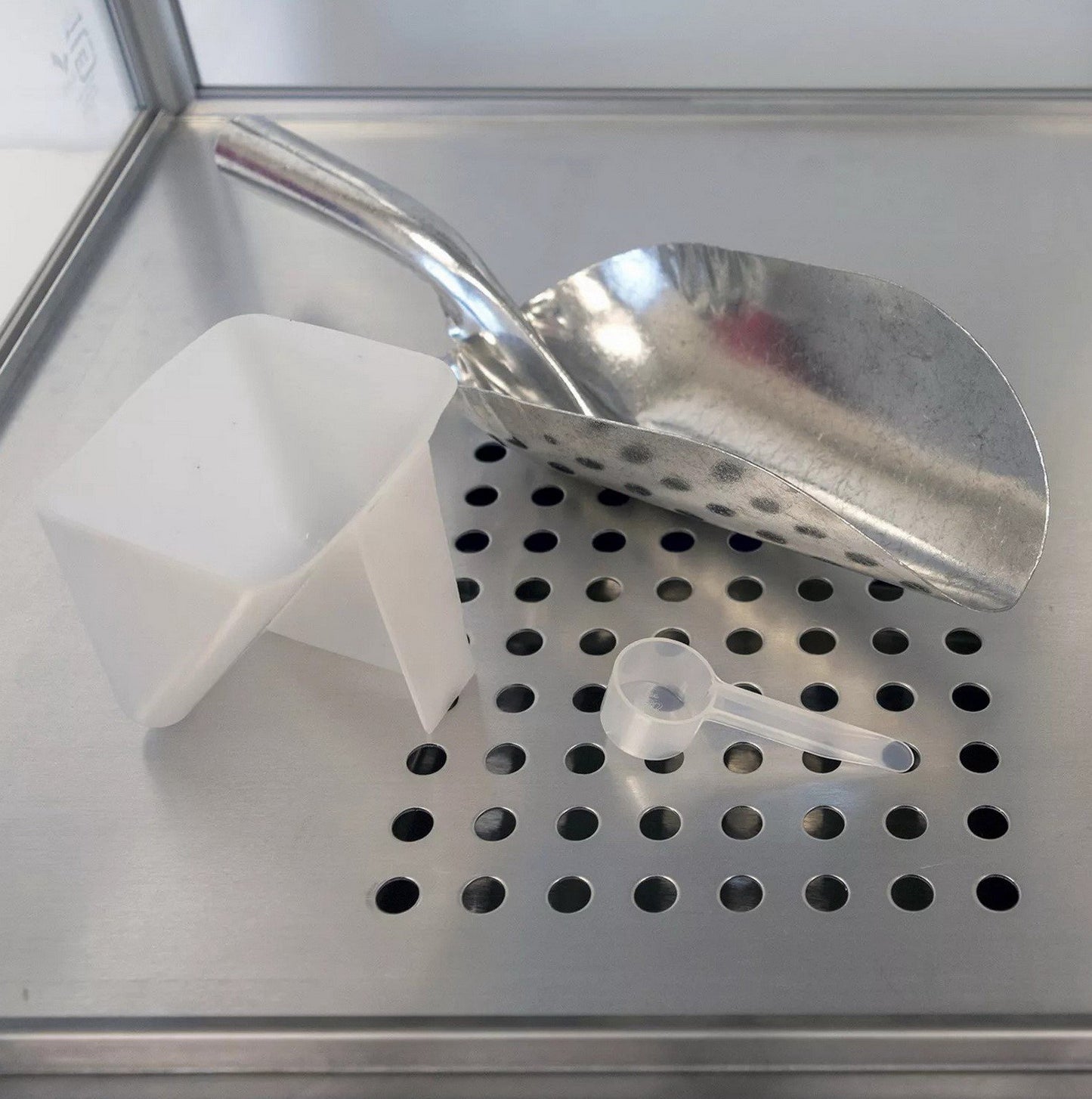 Gold Medal 6 oz Popcorn Popper Machine with Stainless Steel Kettle Scoops Light