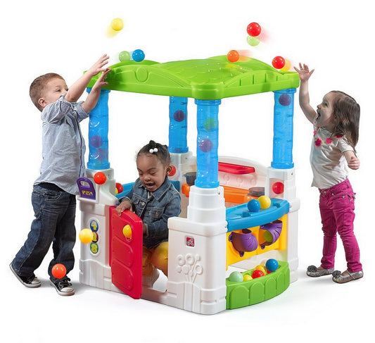 Indoor Outdoor Plastic Clubhouse w/ Balls Wonderball Fun Play House Step2
