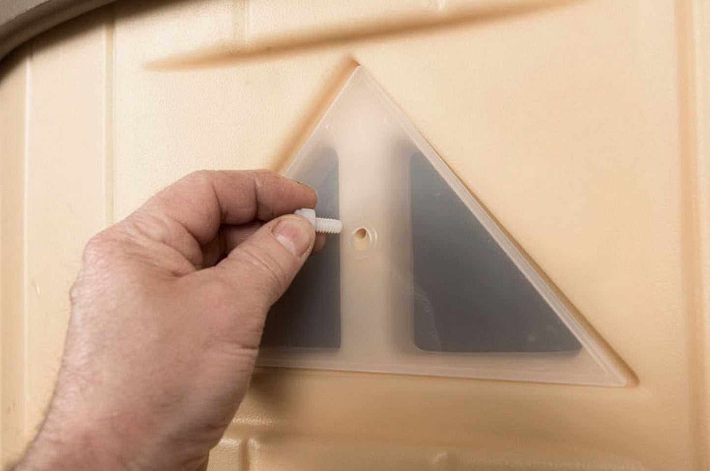 Insulated Raised Floor Dog House Colossal Round Barn Premium Palace Plastic