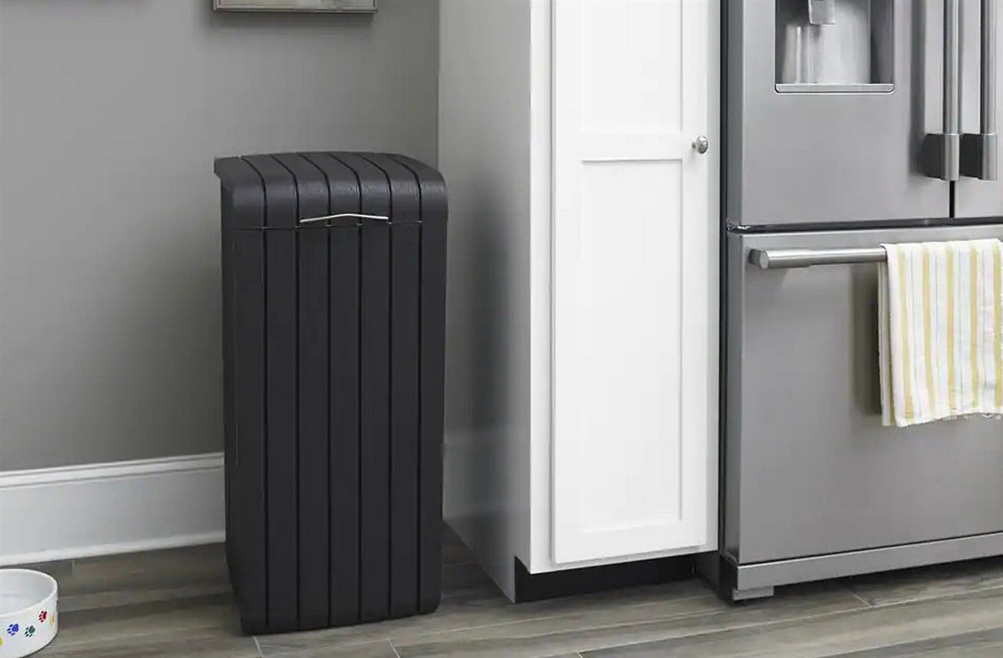 Keter 39 Gallon Indoor Outdoor Trash Can Waste Bin Brown Wood Grain Finish