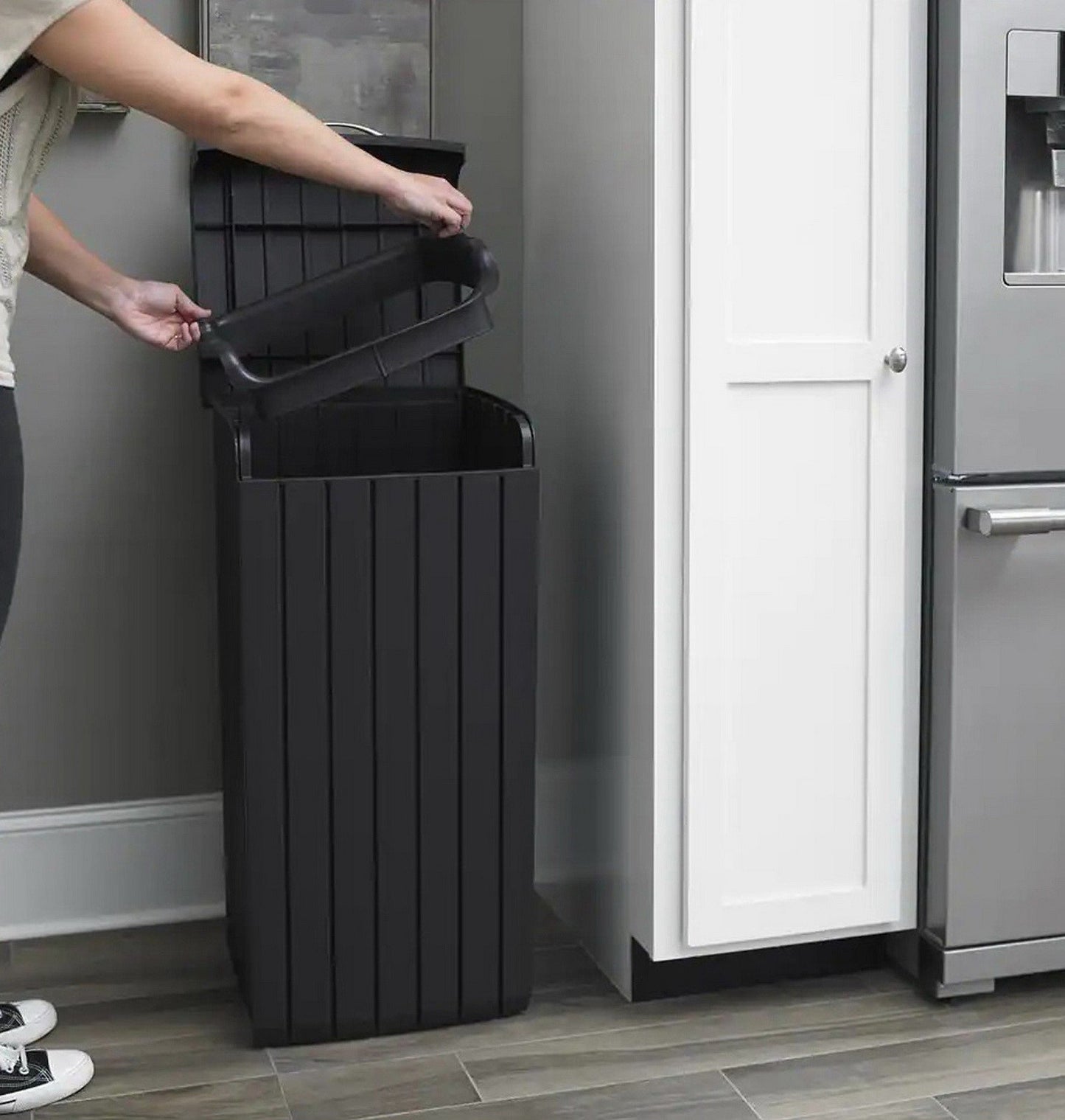 Keter 39 Gallon Indoor Outdoor Trash Can Waste Bin Brown Wood Grain Finish