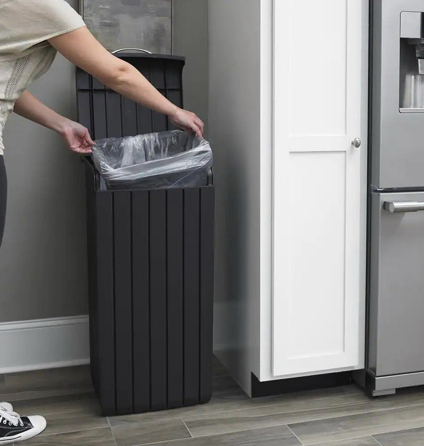 Keter 39 Gallon Indoor Outdoor Trash Can Waste Bin Brown Wood Grain Finish