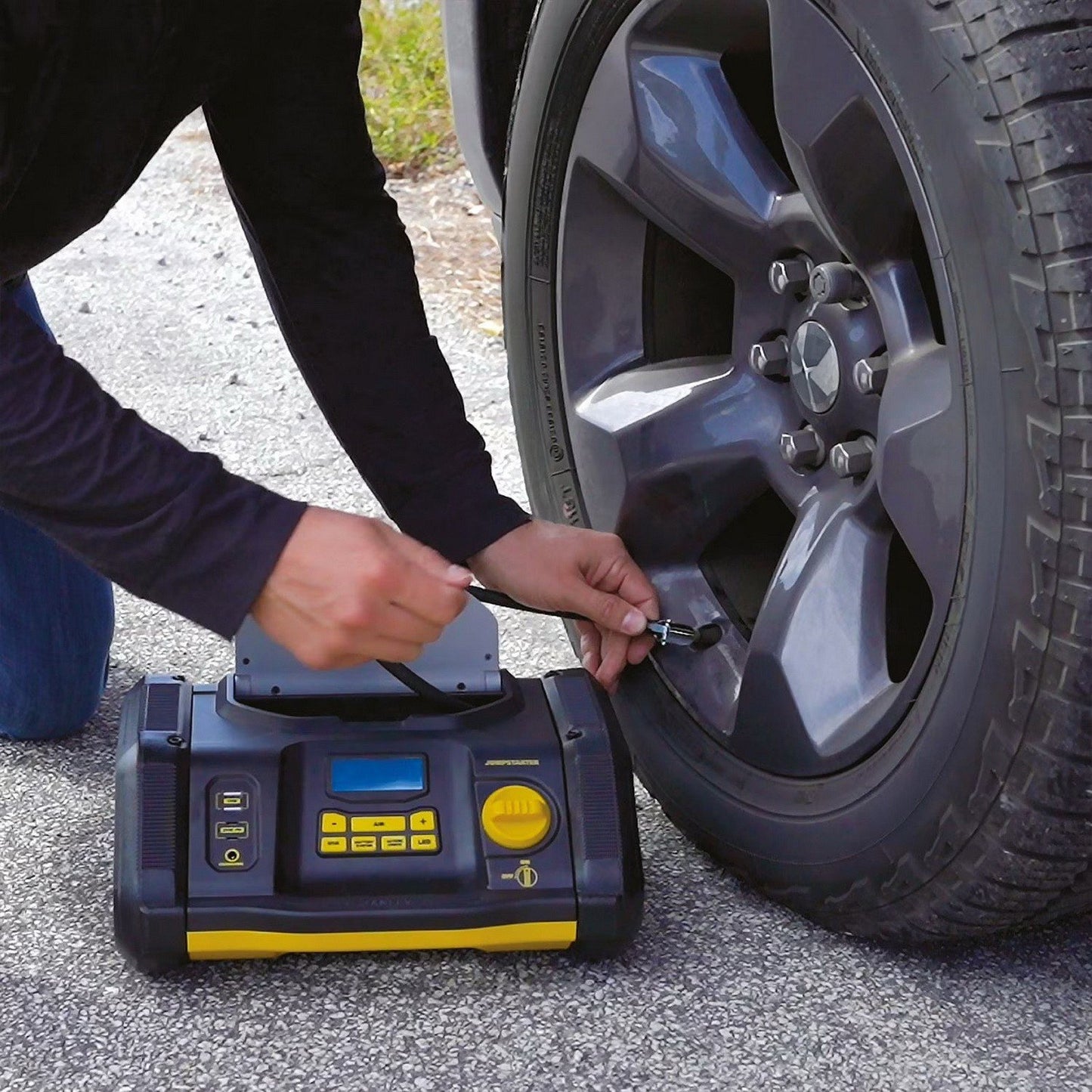 Stanley Fatmax Power Station 12V Jump Starter USB Charger Air Pump 1200 Peak Amp